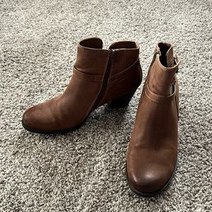 Beautiful Baretraps booties!